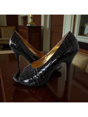 BEVERLY FELDMAN Patent Leather Snake Print Heels Size 7